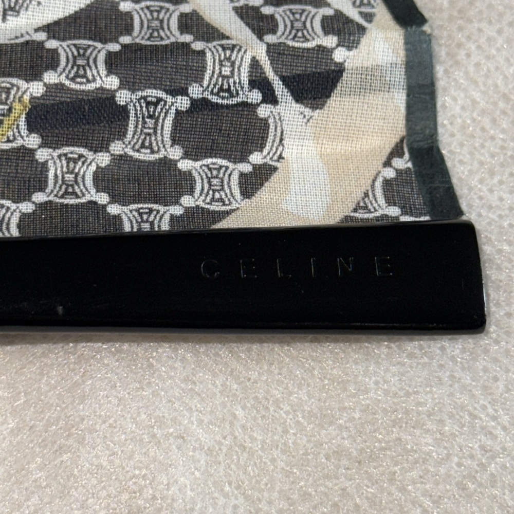 Preloved Celene fan Collection black excellent condition comes with pouch. - Picture 4 of 7